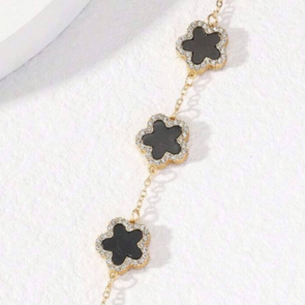 Elegant Five-Leaf Clover Cubic Zirconia bracelet - Picture 5 of 6